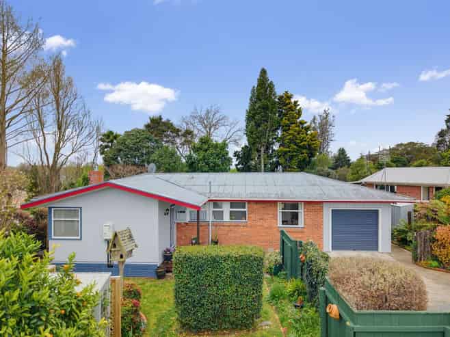 17 Byron Street, Leamington