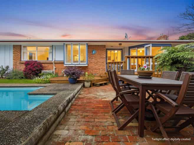 17 Byron Street, Leamington