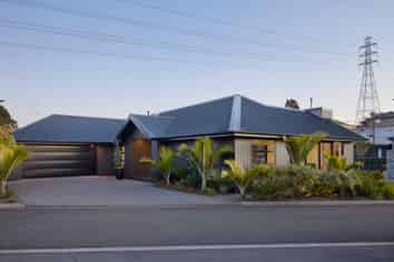 1971 Egmont Road, Egmont Village