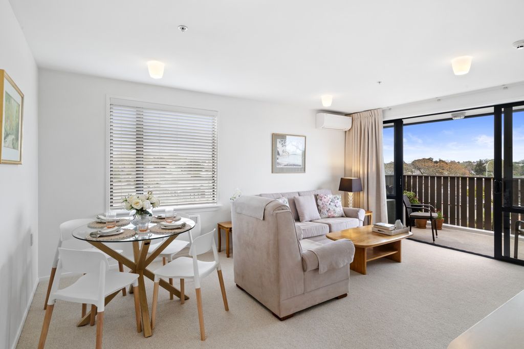 Top floor corner apartment 4