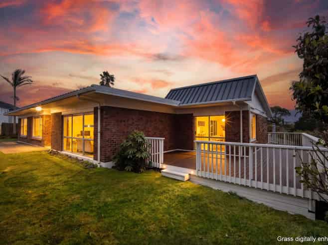 17 Edgerton Road, Te Atatu Peninsula