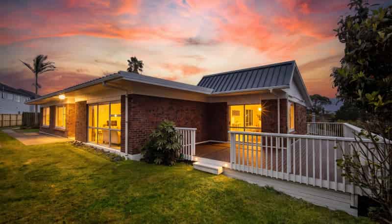 17 Edgerton Road, Te Atatu Peninsula