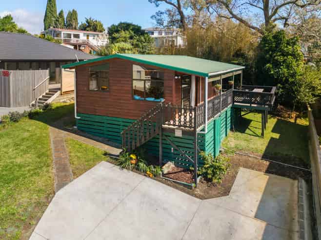 13A Stottholm Road, Titirangi