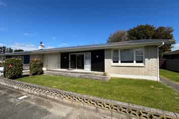 14 Katene Street, West End