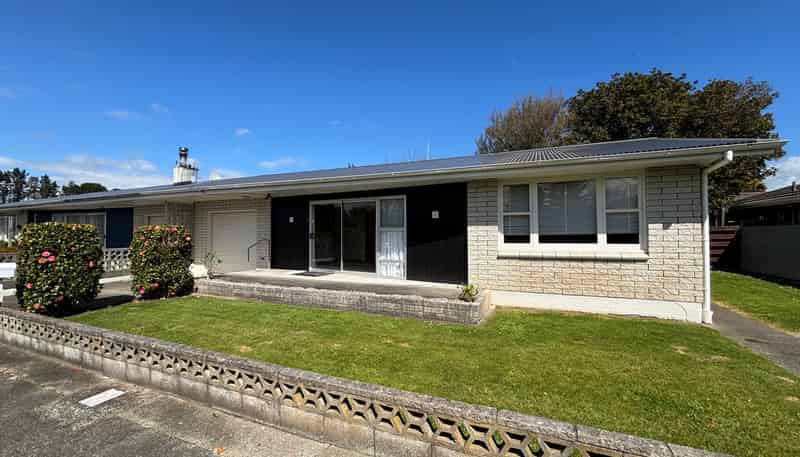 14 Katene Street, West End