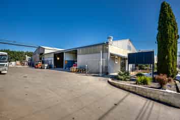 Industrial Workshop with Sandblasting Business