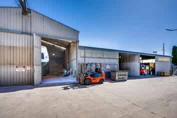 Industrial Workshop with Sandblasting Business