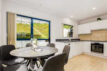 11 Peppertree Lane, Woodridge