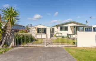 384 Pukehina Parade, Pukehina
