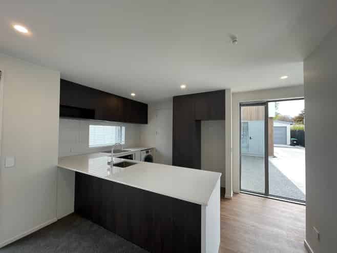 2/33 Frederick Street, Waltham