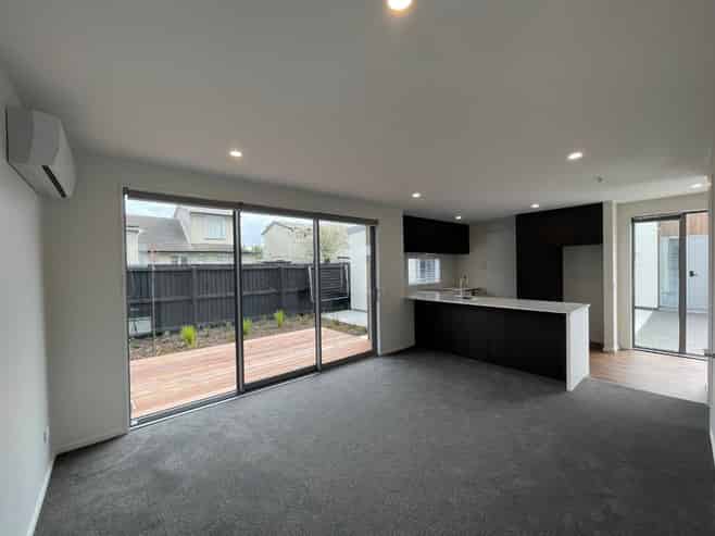 2/33 Frederick Street, Waltham