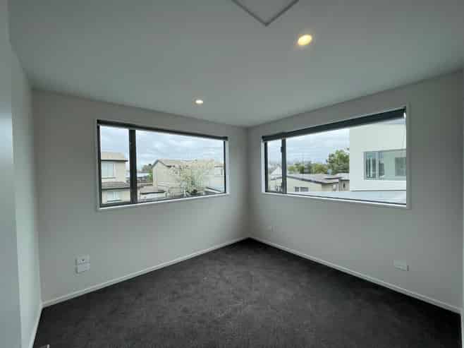 2/33 Frederick Street, Waltham
