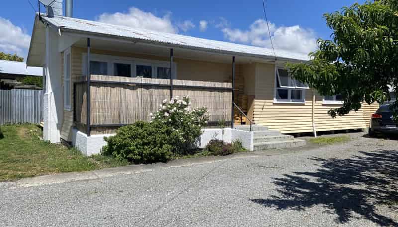 142 Redwood Street, Redwoodtown