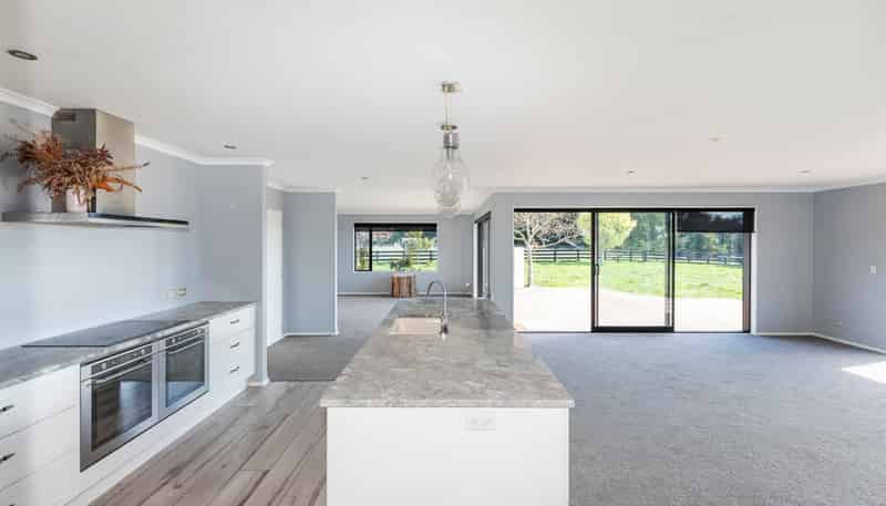 1227 Oxford Road, Cust