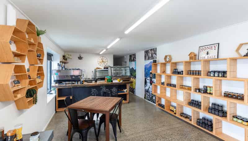1227 Oxford Road, Cust