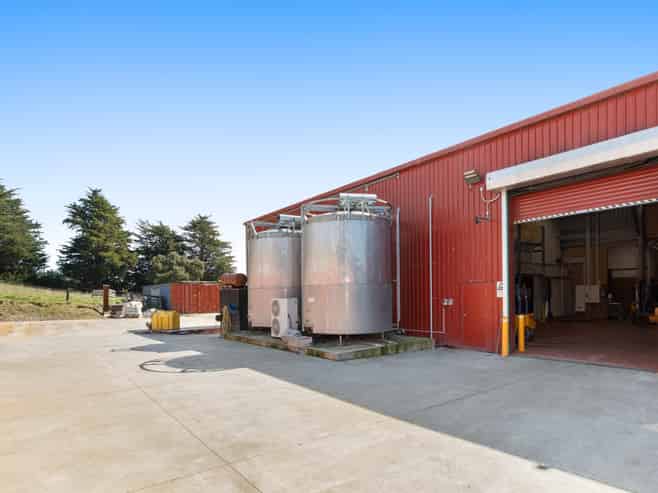 1227 Oxford Road, Cust