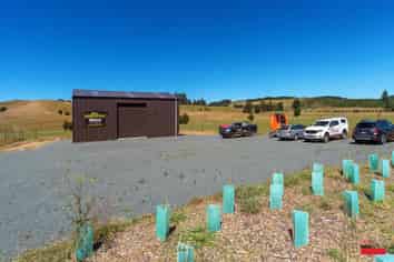 QUALITY WAREHOUSE & LARGE YARD IN BRIGHTWATER