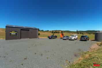 QUALITY WAREHOUSE & LARGE YARD IN BRIGHTWATER