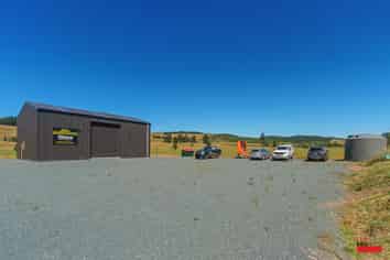 QUALITY WAREHOUSE & LARGE YARD IN BRIGHTWATER