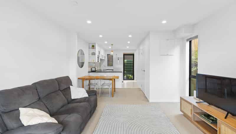 10/18 Hewlett Road, Massey