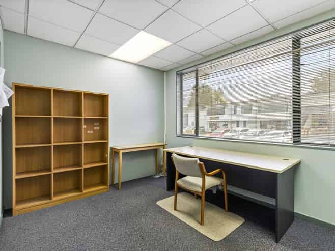 North-facing office/warehouse unit