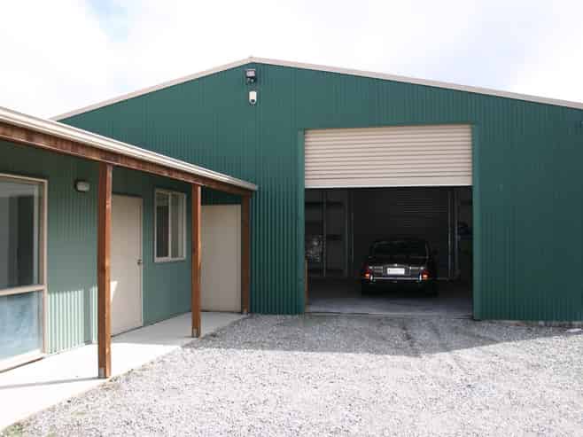 Industrial workshop on 1200sqm in Alexandra