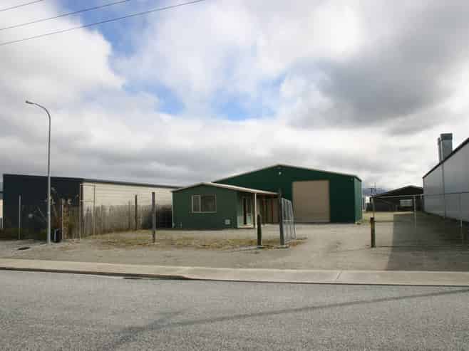Industrial workshop on 1200sqm in Alexandra