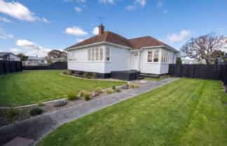34 Clyde Crescent, Roslyn