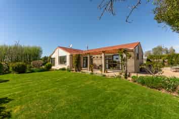 550 Fairview Road, Claremont