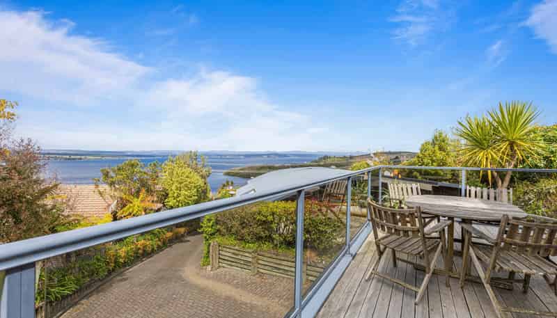2/50 Wakeman Road, Acacia Bay