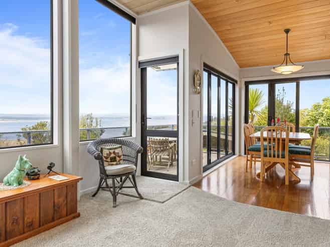 2/50 Wakeman Road, Acacia Bay
