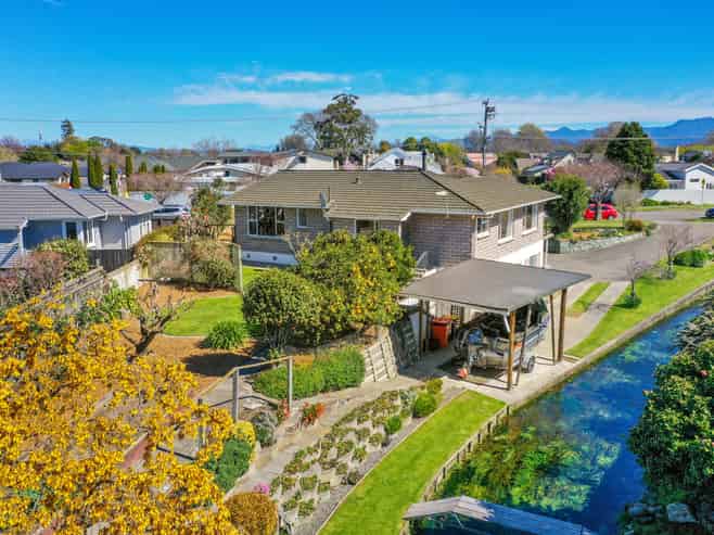 12 Colemans Road, Springlands