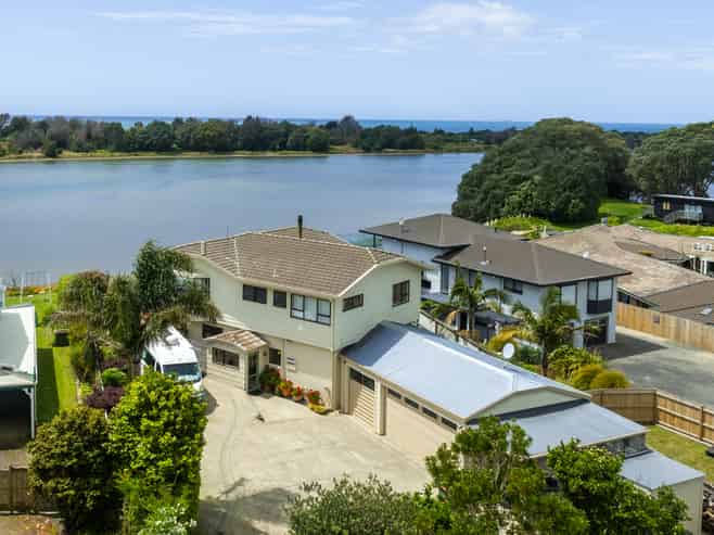 16 Pohutukawa Drive, Athenree