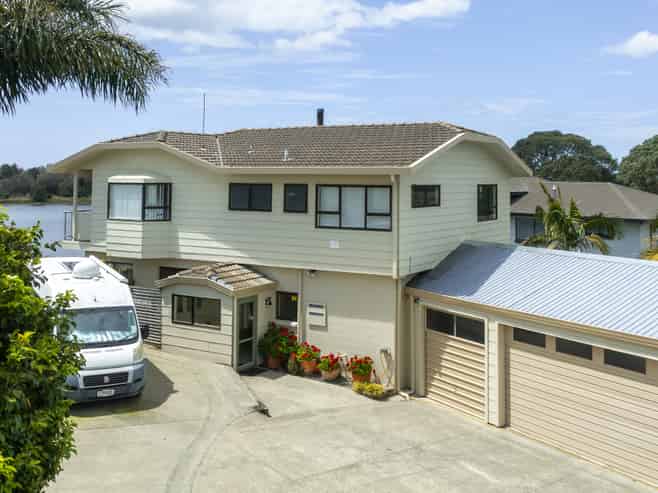 16 Pohutukawa Drive, Athenree