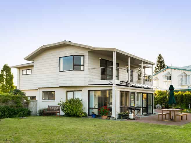16 Pohutukawa Drive, Athenree