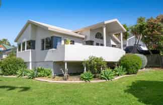 2 Mollyhawk Rise, Arkles Bay