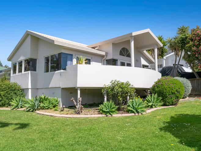 2 Mollyhawk Rise, Arkles Bay
