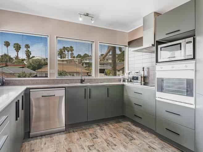 2 Mollyhawk Rise, Arkles Bay
