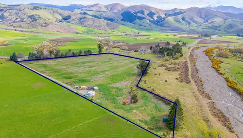 1037 Athol Five Rivers Highway, Mid Dome