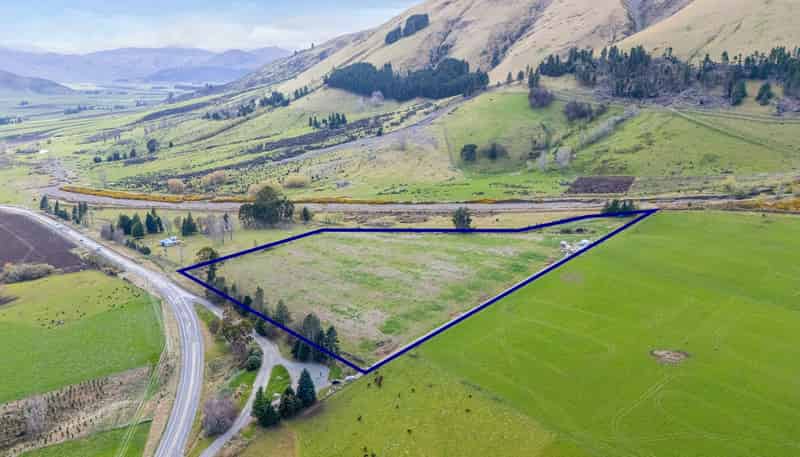 1037 Athol Five Rivers Highway, Mid Dome