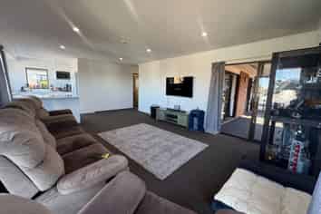 2/21 White Heron Drive, Massey