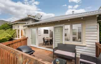 44 City Road, Roslyn