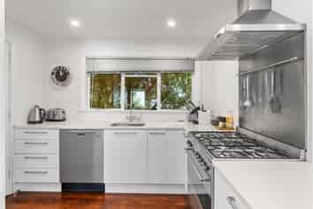 44 City Road, Roslyn