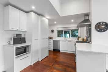 44 City Road, Roslyn