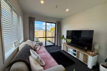 10a Woodend Road, Woodend