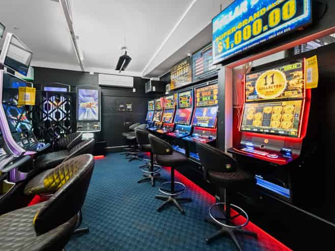 Trophy waterfront commercial opportunity