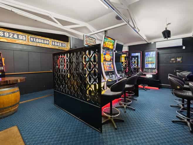 Trophy waterfront commercial opportunity