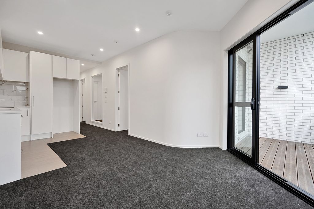 Modern Top-Floor Apartment with Balcony 2