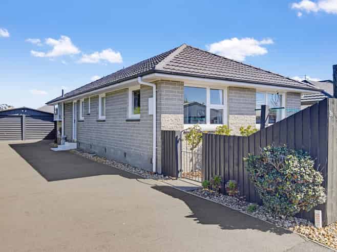 9b Kirner Street, Burwood