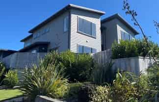 84B Endeavour Drive, Whitby